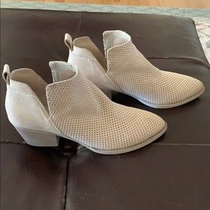 Dolce Vita Booties size 8.5 Great condition!